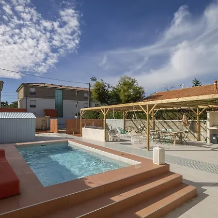 Maison Sellito 9p In Les Angles With Pool